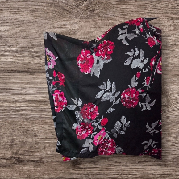 ⭐️Dana Buchman Black and Pink Asymmetrical Blouse With Bat Wind Sleeves XS - Picture 2 of 6